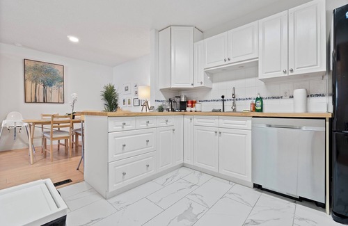 Southwest Edmonton Apartment | Urban Oasis Near Shops & Trails