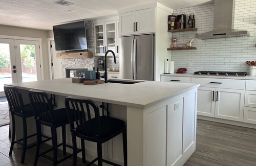 South Manchaca House | Urban Oasis: Pool Retreat – Downtown, ACL & F 1