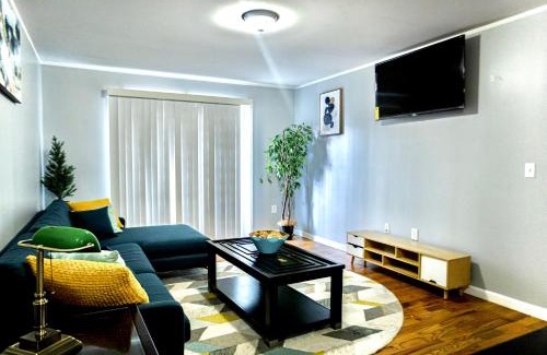 Newark Apartment | Urban Oasis Spacious 3BR 2BA Patio Near NYC EWR American Dream Mall