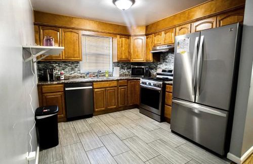 Newark Apartment | Urban Oasis Spacious 3BR 2BA Patio Near NYC EWR American Dream Mall