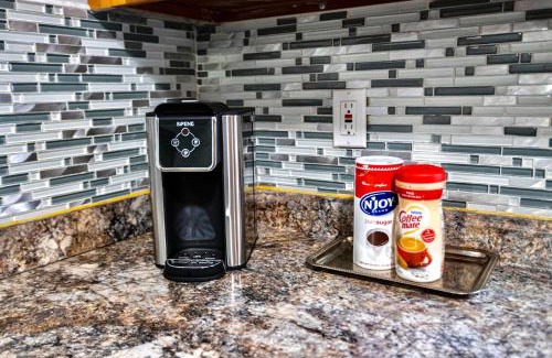 Newark Apartment | Urban Oasis Spacious 3BR 2BA Patio Near NYC EWR American Dream Mall