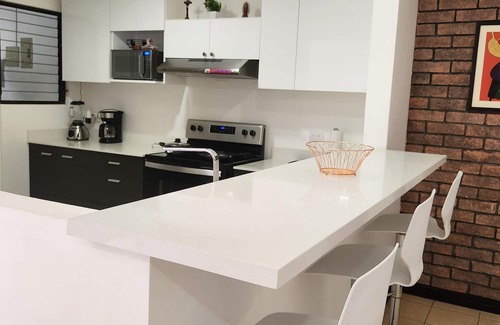 Heredia Apartment | Urban Oasis: Stylish House, short drive to airport