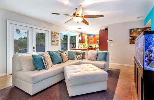Tropic House | Urban Oasis W/hot Tub, Heated Pool And Private Movie Theater 2 Bedroom Home by RedAwning