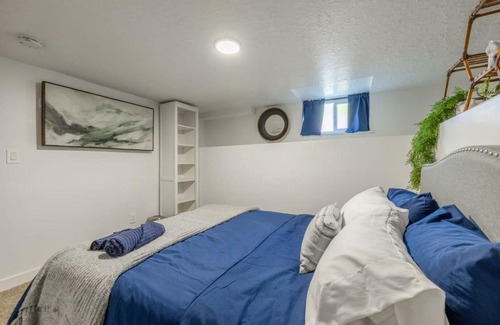 People's Freeway Hotel | Urban Oasis With Private Parking
