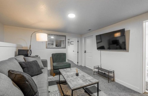 People's Freeway Hotel | Urban Oasis With Private Parking