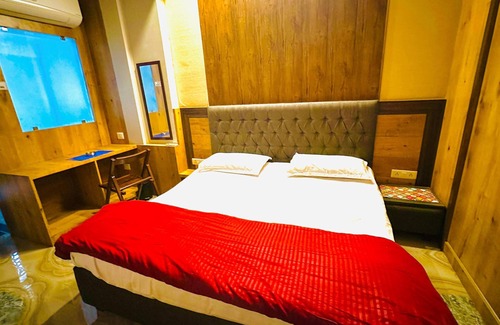Jaipur District Hotel | Urban Peace Nest - Luxe Room w/Private Balcony- 302