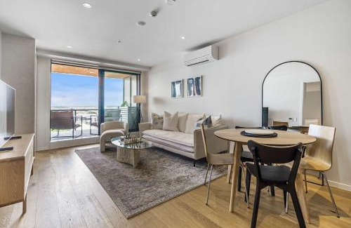 Onehunga Apartment | Urban Retreat 2 Bd Apt WiFi AC Parking