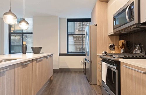 Downtown Chicago Apartment | Urban Retreat: 2BR, Resort Amenities, Downtown