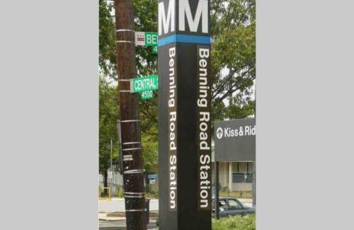 Capitol View Apartment | Urban Retreat Basement Studio Only Two Blocks From Metro! OFF STREET PARKING!