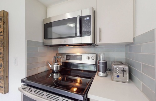 Southeast Edmonton House | *Urban Sanctuary*| 5 min Whyte Ave|1 min Ravine