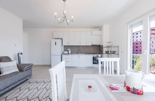 Shkoder Apartment | Urban Scene - Free Parking