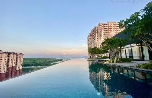 George Town Apartment | Urban Suites #Walnut 1BR 1Bath suite #Infinity Pool #3pax #1Queen 1Single #Quality well maintained #Private host