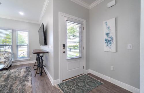 South Pensacola House | Urban Vista - 3 Bed 2 and Half Bath, Close to Downtown!
