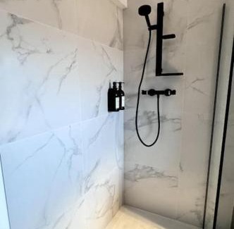 Saint-Laurent Apartment | Urbanchic Duplex Adalbert 2A