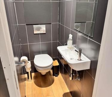 Saint-Laurent Apartment | Urbanchic Duplex Adalbert 2A