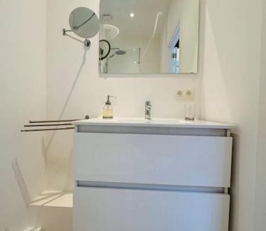 Saint-Laurent Apartment | Urbanchic Opéra 2B