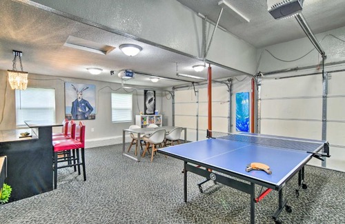 Urbandale House | Urbandale Oasis Game Room, Patio, Grill and More!
