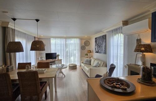Garderen House | Urbane Holiday Home in Garderen with Terrace and Garden