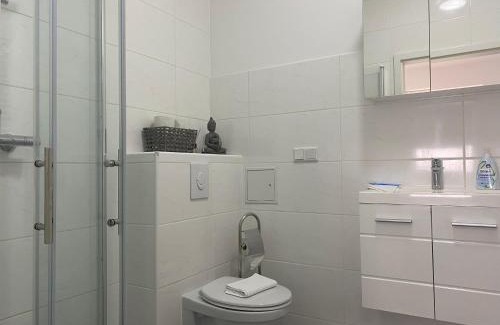 Oberzwehren Apartment | Urbanes, modernes Apartment mit Parkplatz