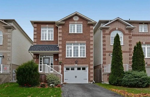 Bowmanville House | Urbanite Retreat 4BR Home
