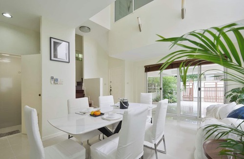 Thonglor House | UrbanLoft Sukhumvit 5BR Bangkok 5 min. BKK Hospital VVBKK88