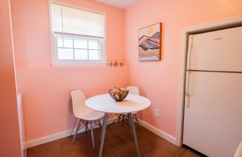 Oread Apartment | UrbanSerenity: 3Min walk Mass/KU