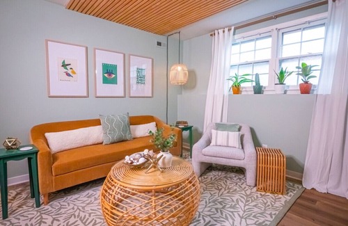 Oread Apartment | UrbanSerenity: 3Min walk Mass/KU
