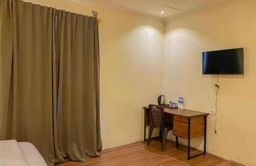 Waena Hotel | Urbanview Hotel ME Jayapura