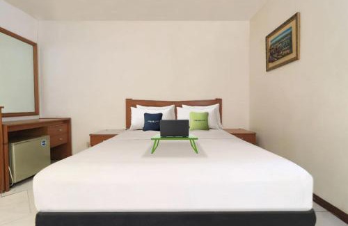 Kemang Hotel | Urbanview Hotel Mroom PH Kemang