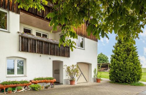 Waldburg Apartment | Urlaub auf dem Hirschhof Stehle