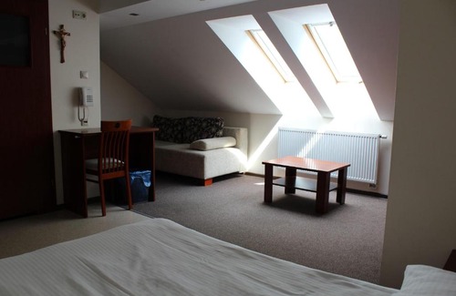 Pabianice Hotel | Uroczysko Porszewice - Ośrodek Konferencyjno-Rekolekcyjny
