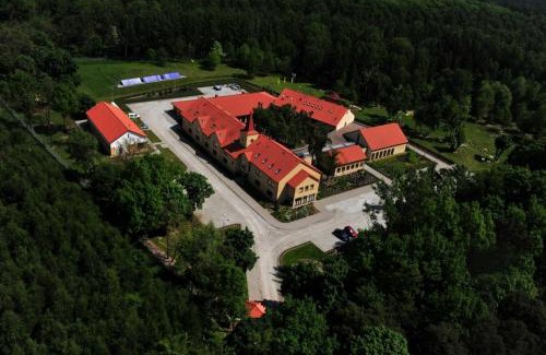 Pabianice Hotel | Uroczysko Porszewice - Ośrodek Konferencyjno-Rekolekcyjny