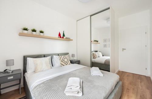 Ursus Apartment | Ursus Chic Apartment by BookingHost