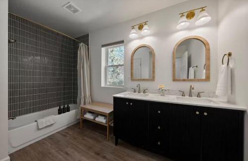 Clintonville Apartment | Stunning 2 BR - Parking and Walk to Park