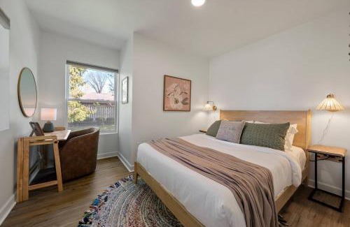 Clintonville Apartment | Stunning 2 BR - Parking and Walk to Park