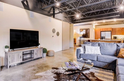 Central East Austin Condo | UT Football Fave - 6th St Condo, Walk to Downtown!