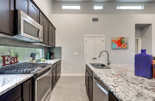 Govalle House | UT Football Fave - Mins to Downtown + Rainey St