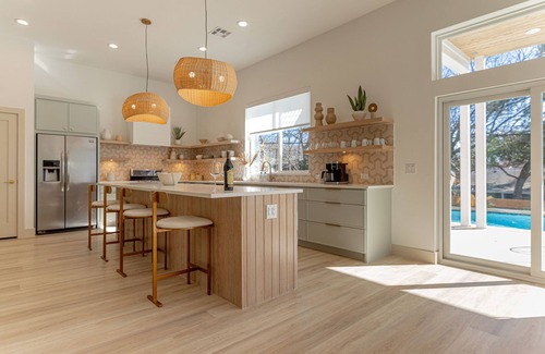 Parker Lane House | UT Football Fave - Pool, Hot Tub, BBQ Grill!