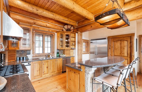 Mountain Village Cabin | Ute Lodge by Avantstay Cozy Expansive Mountain Home Close to the Slopes!