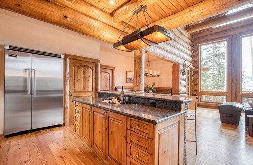 Mountain Village Cabin | Ute Lodge by Avantstay Cozy Expansive Mountain Home Close to the Slopes!