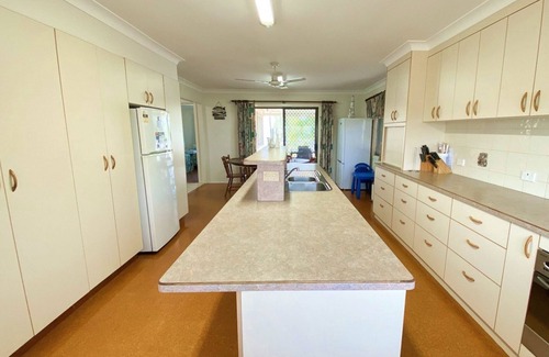 Traviston House | Utopia - Burrum Heads- Riverfront - 5BR- Aircon- Pets Welcome