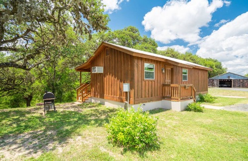 Utopia Cabin | Utopia River Retreat is a secluded paradise nestled along the Sabinal River in the Texas Hill Country.