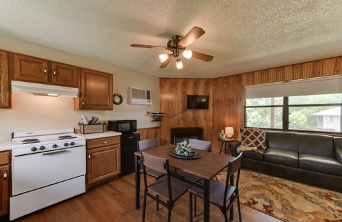 Utopia Cabin | Utopia River Retreat is a secluded paradise nestled along the Sabinal River in the Texas Hill Country.