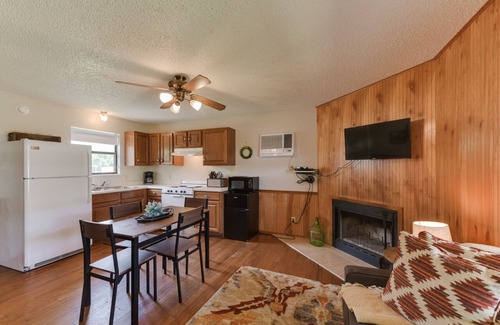 Utopia Cabin | Utopia River Retreat is a secluded paradise nestled along the Sabinal River in the Texas Hill Country.