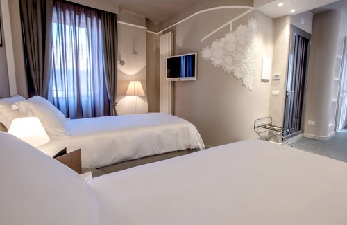 La Morra House | Uve Rooms & Wine Bar