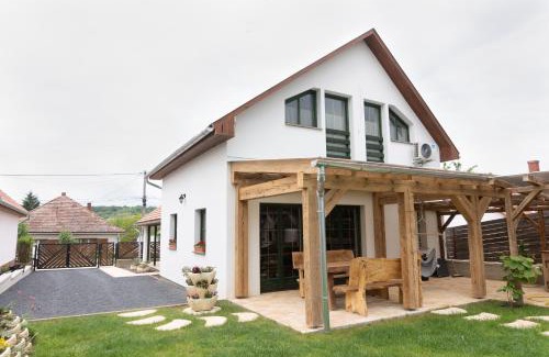 Balatonendred Apartment | Vályog Vendégház