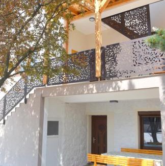 Balatonalmadi Apartment | Vöröskő Apartmanház