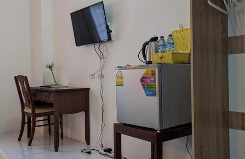 Phanat Nikhom Hotel | V at Panus