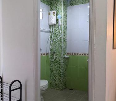 Phanat Nikhom Hotel | V at Panus
