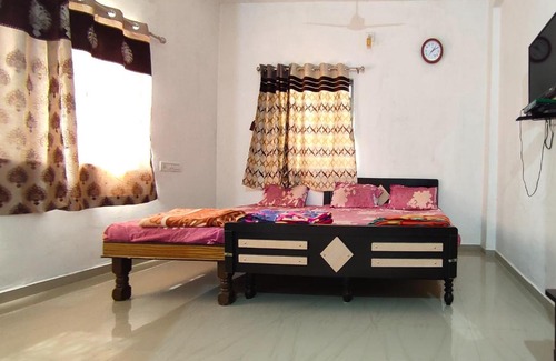 Rajpipla Hotel | V J Farmstay